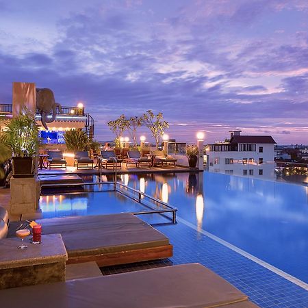 Two Seasons Siem Reap Hotel Экстерьер фото The rooftop pool at the hotel
