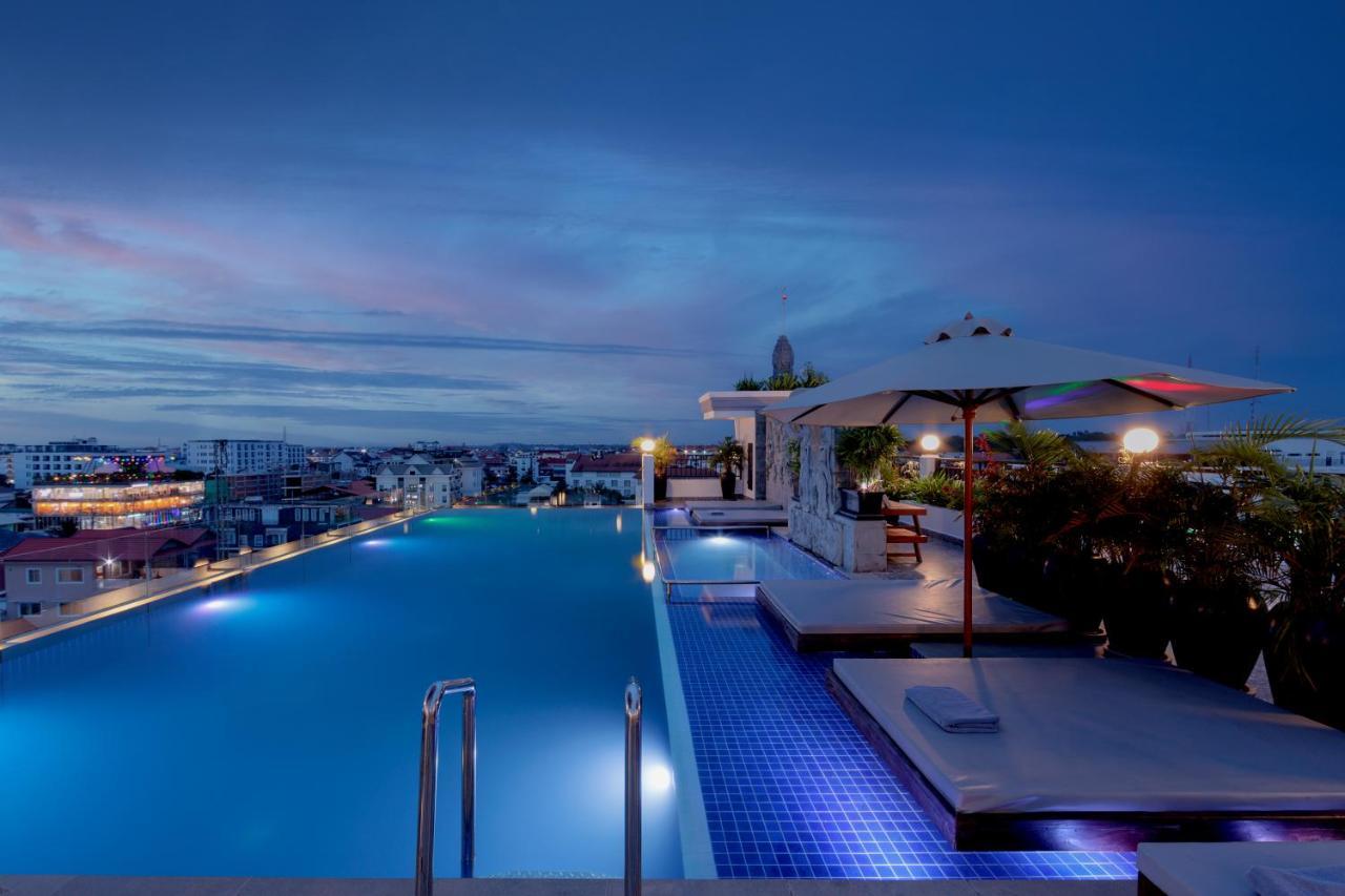 Two Seasons Siem Reap Hotel Экстерьер фото Rooftop pool at the hotel