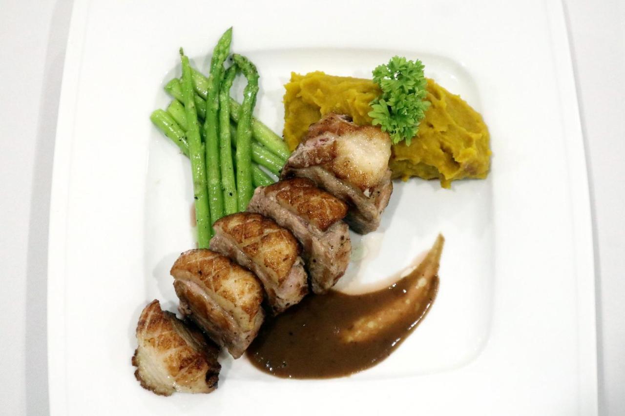 Two Seasons Siem Reap Hotel Экстерьер фото A prepared meal of frog legs