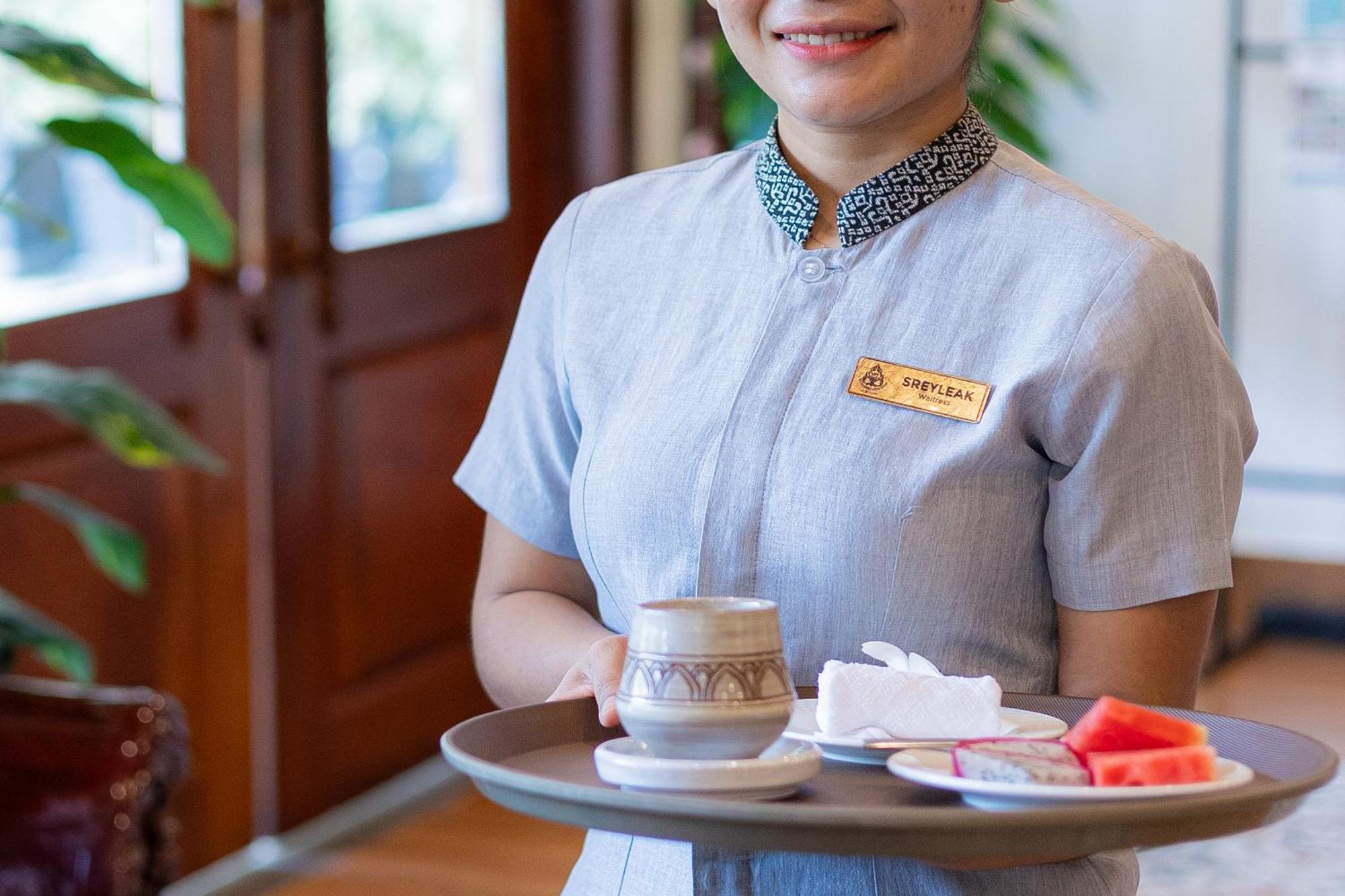 Two Seasons Siem Reap Hotel Экстерьер фото A hotel staff serving refreshments