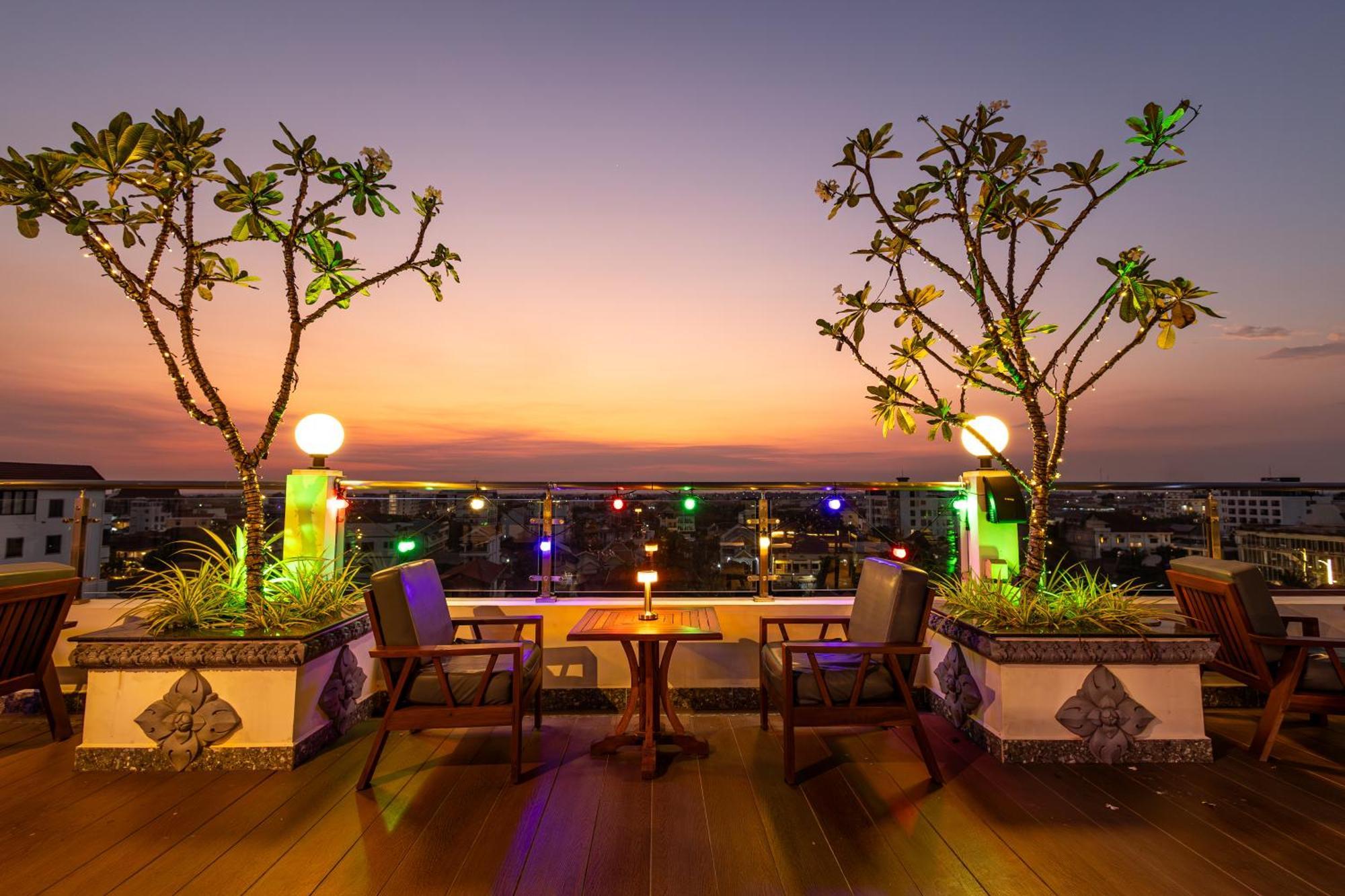 Two Seasons Siem Reap Hotel Экстерьер фото Rooftop bar in Bangkok, Thailand