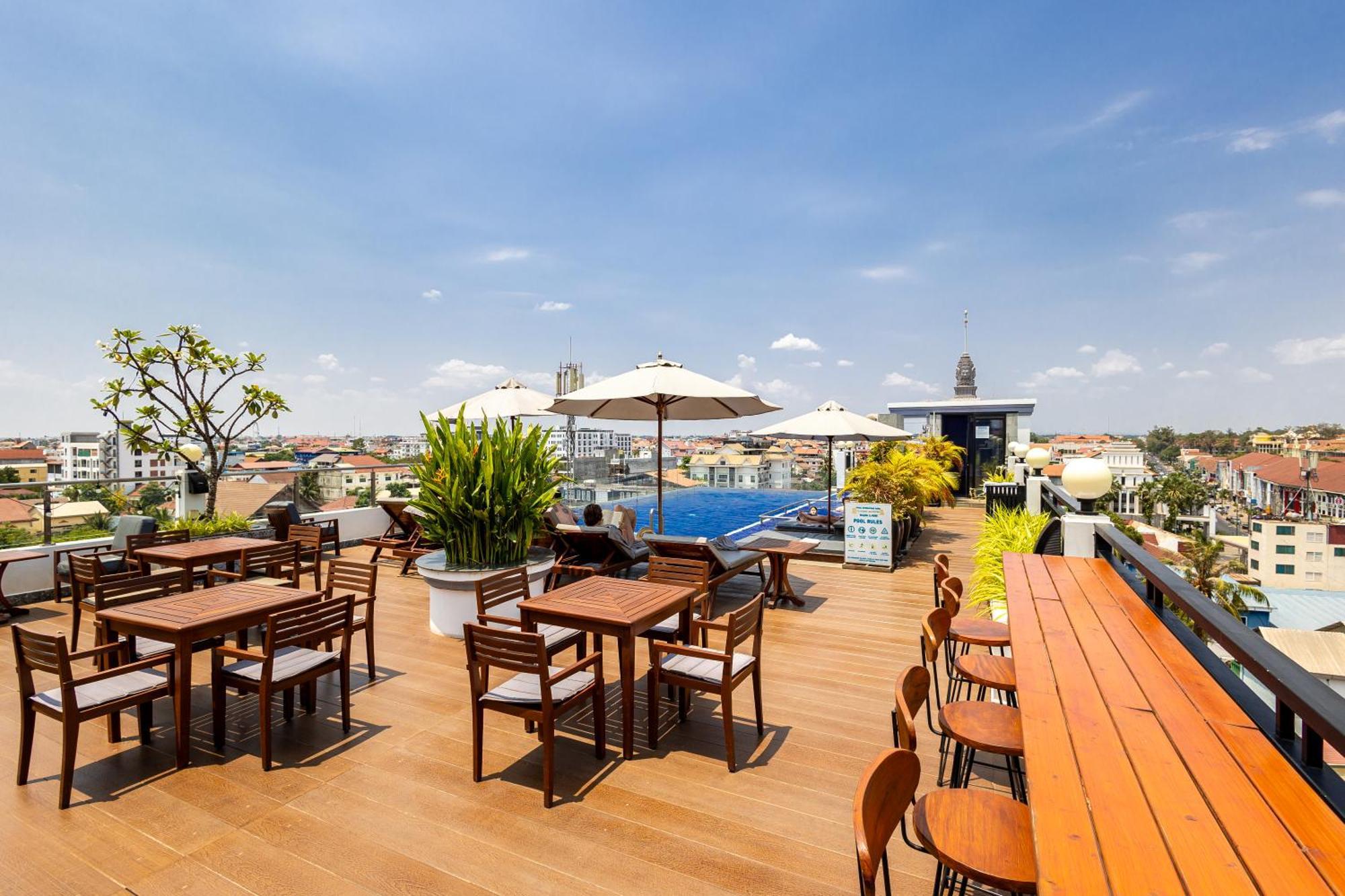 Two Seasons Siem Reap Hotel Экстерьер фото Rooftop bar